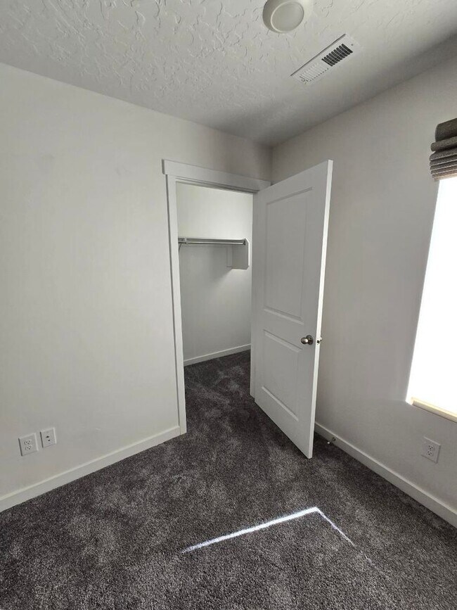 Building Photo - Nearly New, Well Appointed Modern Townhouse w 2 car attached garage