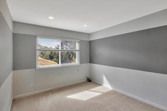 Building Photo - 28625 Hayward Blvd