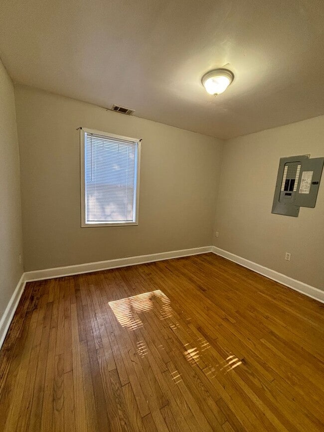 Building Photo - 1211 26th St