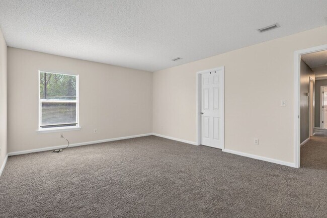 Building Photo - Great location! Great price! Great home!