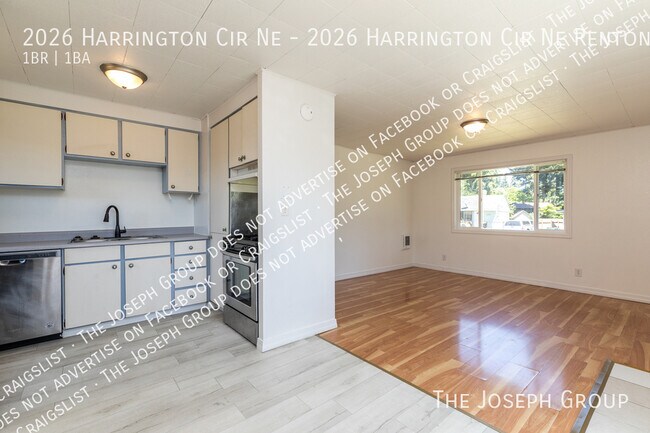 Building Photo - 2026 Harrington Cir NE