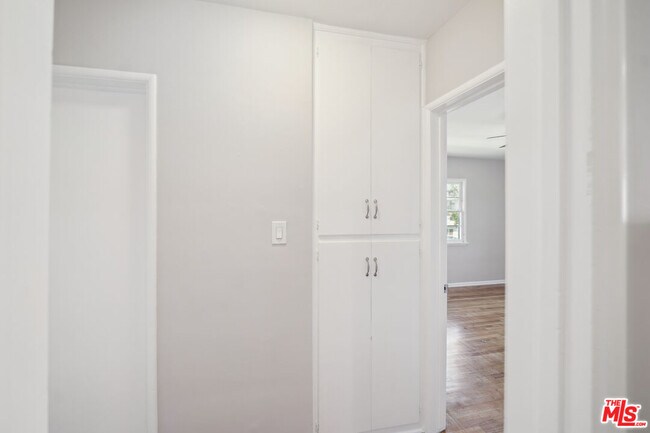 Building Photo - 5301 Vantage Ave