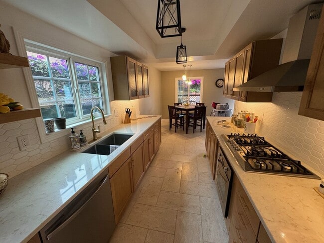 Building Photo - Coming soon!! beautiful spacious 3 bedroom...