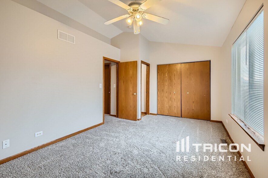 Building Photo - 1746 Fieldstone Dr N