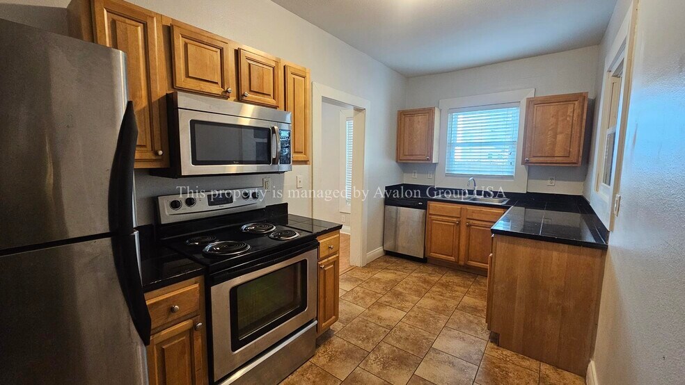 Building Photo - 2655 College St