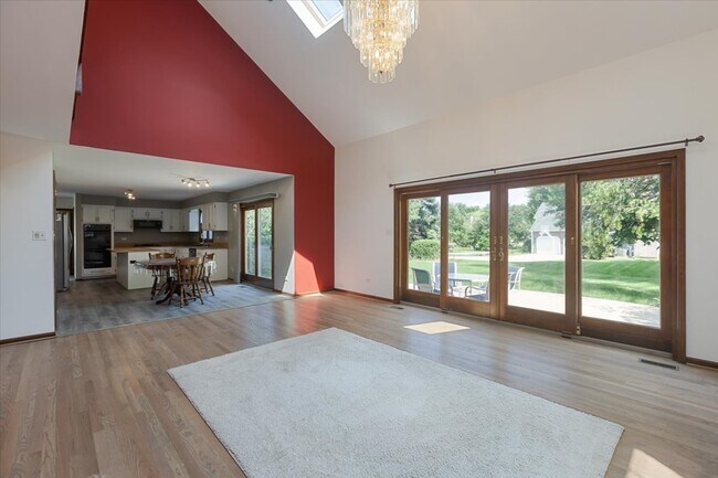 Building Photo - 1055 Knollwood Ln