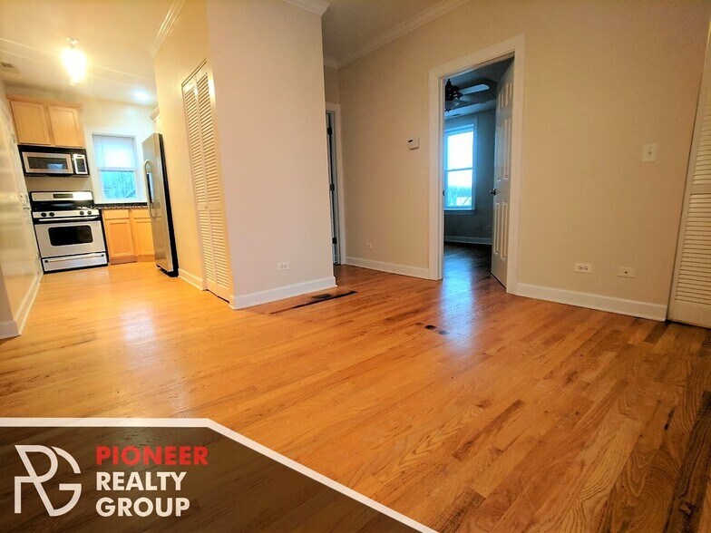 Building Photo - 3256 N Clifton Ave