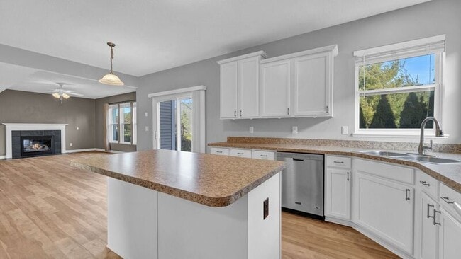 Building Photo - 6294 New Albany Rd W