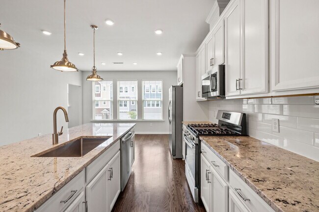 Building Photo - 1039 Commack Dr