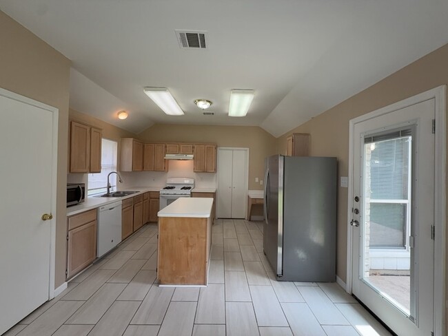 Building Photo - 317 Oak Meadow Ln