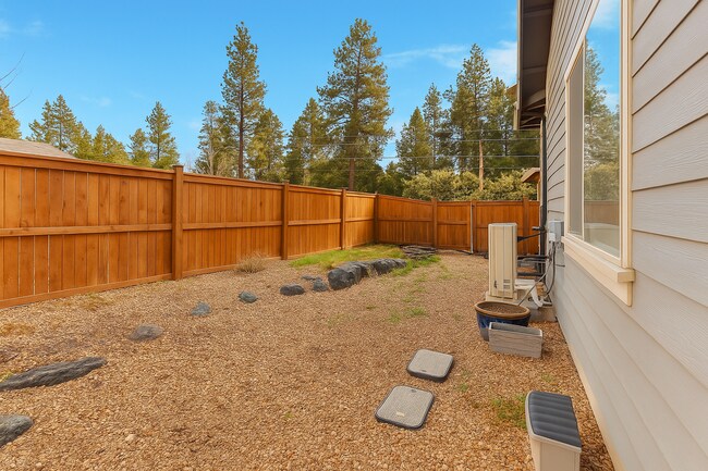 Building Photo - Adorable 2x2 with easy access to the river trails, and option to have all utilities included!