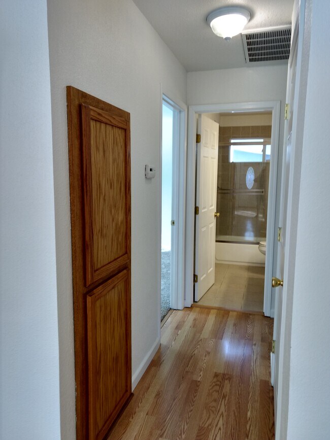 Building Photo - 7817 Clearview Dr