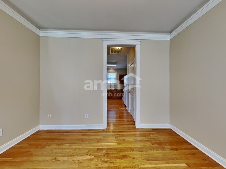 Building Photo - 408 Hydrangea St