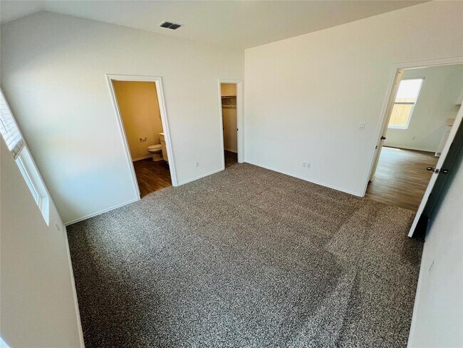 Building Photo - 306 Constanza Trl