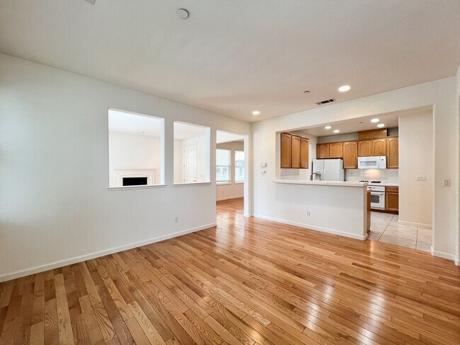 Building Photo - South Napa Three Bedroom House