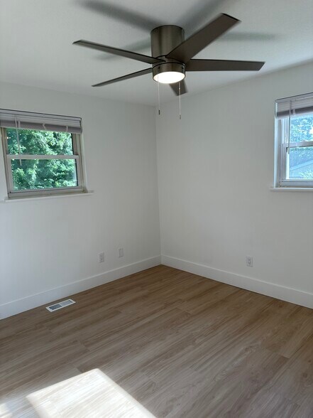 Bedroom 1 - 33 Oakley Dogwood Dr