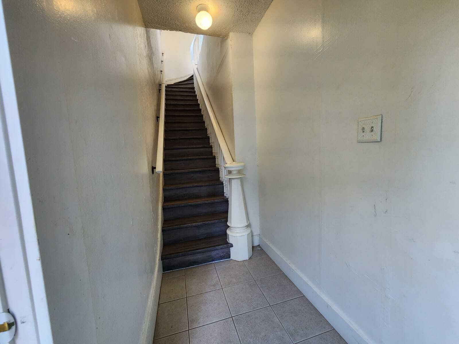 Foyer Entrance to Upstairs - 544 Grant St