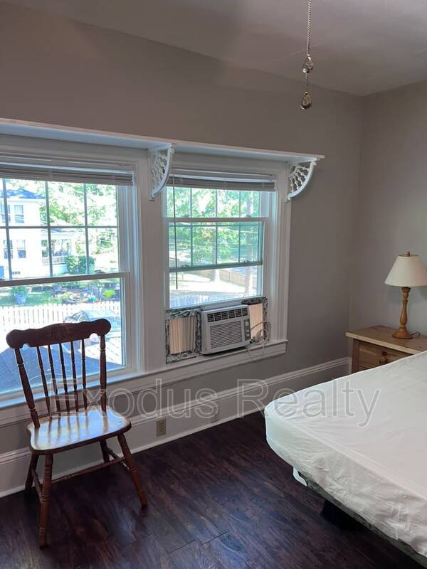 Building Photo - 115 Hillcrest Dr