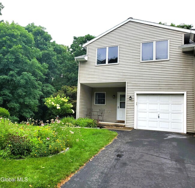 Building Photo - 7318 Vic Ct