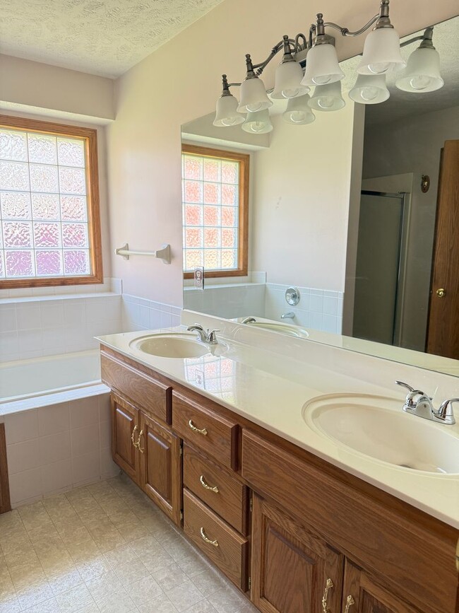 Building Photo - 2110 John St