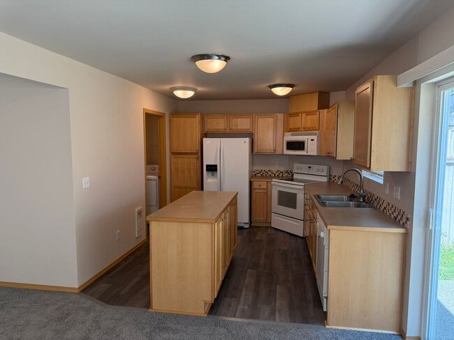 Building Photo - 3bd/2.25ba Maple Valley Home