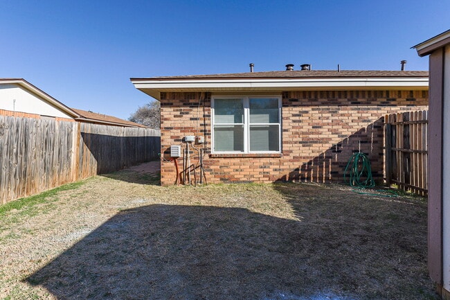Building Photo - MOVE IN SPECIAL - HALF OFF 1ST MONTH RENT. Newly Remodeled Modern 2 bedroom with a garage