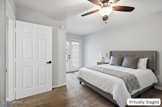 Building Photo - 13700 Richmond Park Dr N