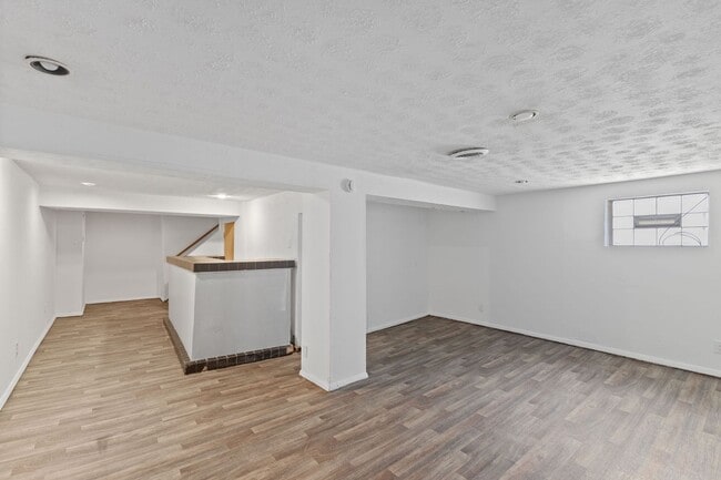 Building Photo - 1106 Hollywood Ave