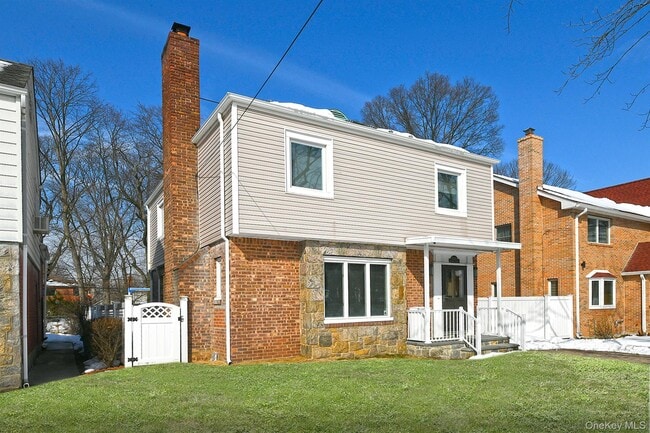 Building Photo - 222-03 Kingsbury Ave