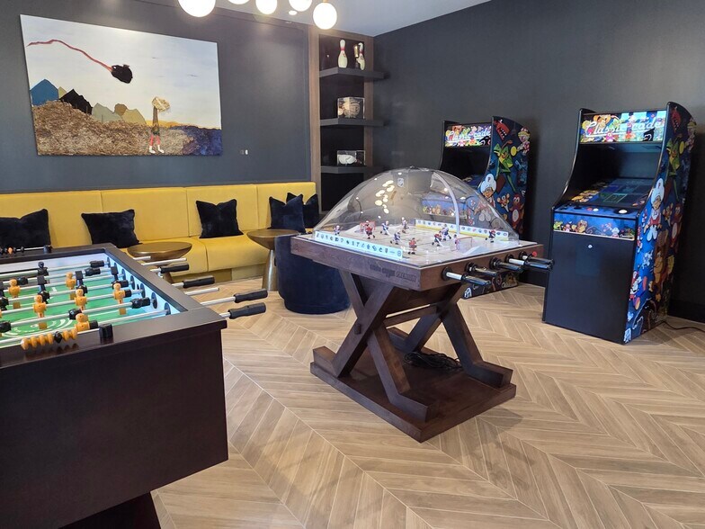 Building Photo - 1550 NE 124th St