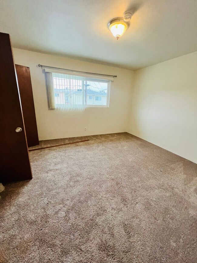 Building Photo - Midtown Ventura - One bedroom, one bath upstairs apartment