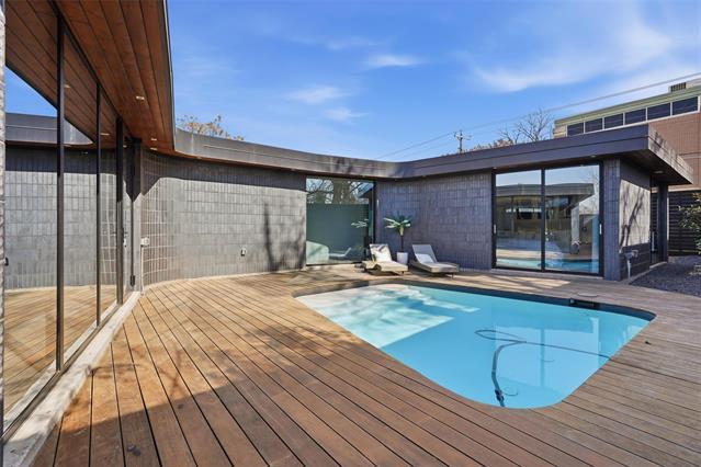 Building Photo - 6822 Victoria Ave