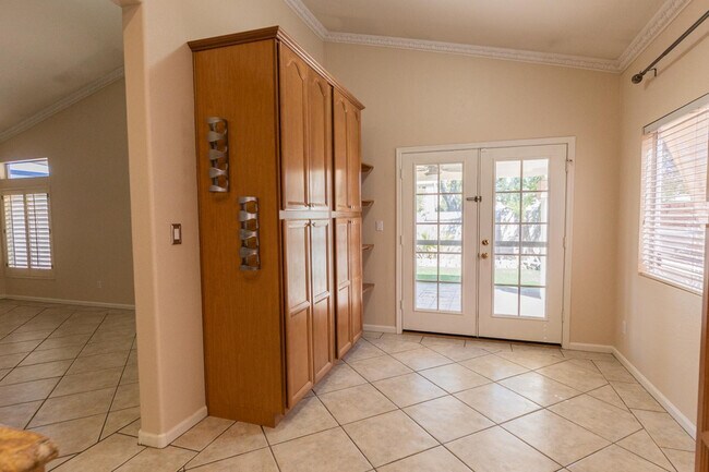 Building Photo - 7421 S Kachina Dr