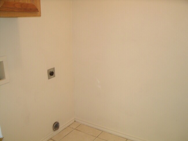 Building Photo - 40100-3105