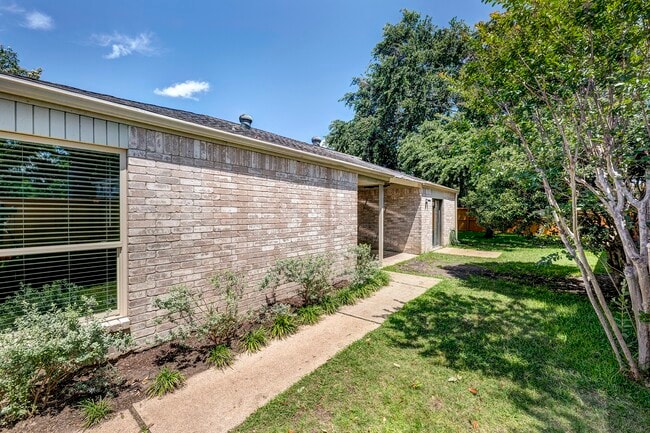 Building Photo - 18506 Glen Briar Ln
