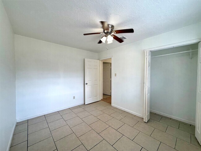 Building Photo - 9350 Guywood St