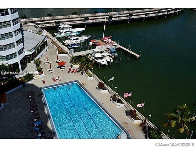 Building Photo - 905 Brickell Bay Dr