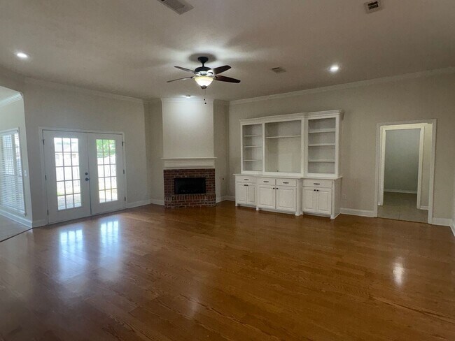 Building Photo - For Rent in Brandon School District!