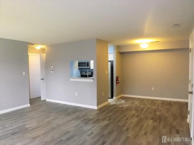 Building Photo - 5023 Ravens Crest Dr