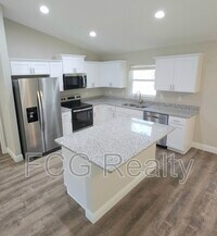 Building Photo - 9115 N Sandree Dr