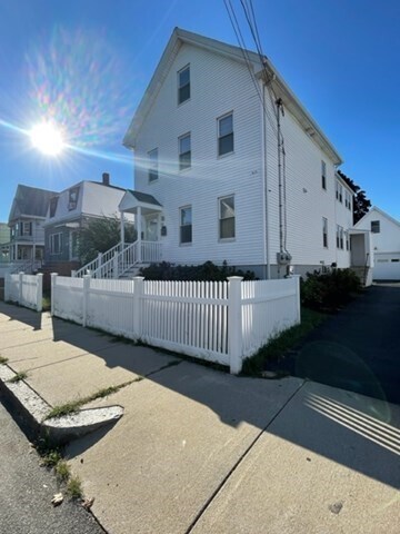 Building Photo - 38 Avon St