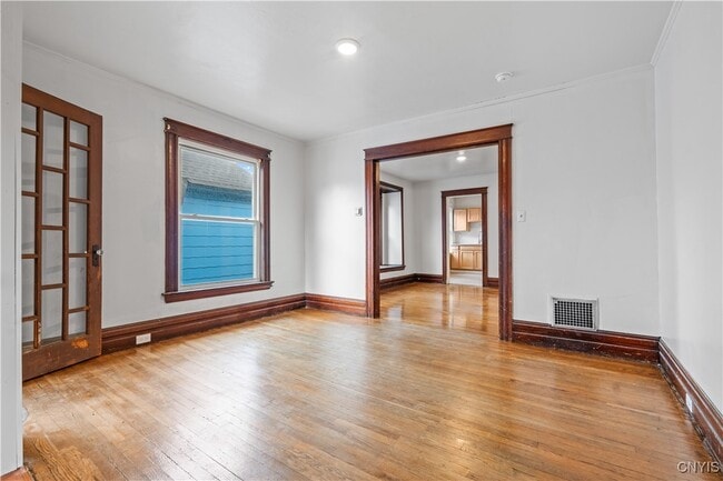 Building Photo - 148 Lilac St