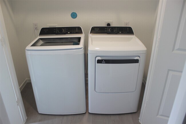 Building Photo - 3128 Twisted Myrtle Dr