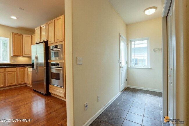 Building Photo - Stunning home conviently located by Eagle ...