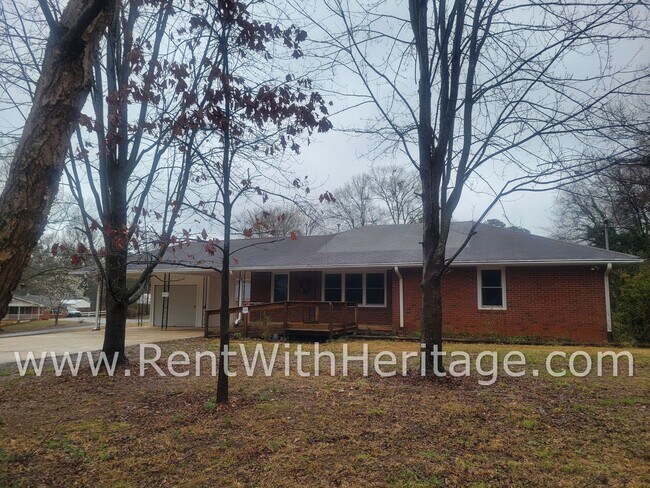 Building Photo - GRAMPA'S BUNGELOW - AWESOME BRICK RANCH WITH FULL UNFINISHED BASEMENT / GREAT LOCATION