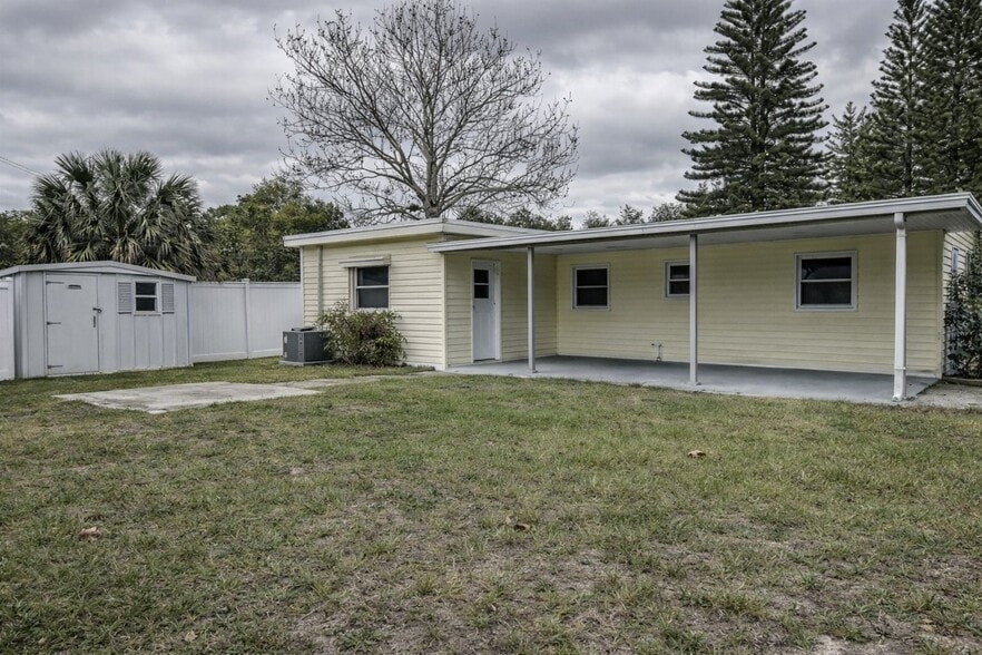 Building Photo - 6418 43rd Ave N