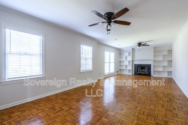 Building Photo - 1205 Spring Valley Ln NE