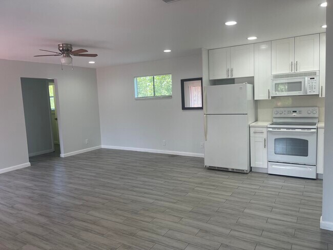 Primary Photo - 11 N Crossings Cir
