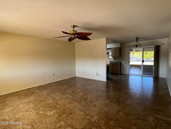Building Photo - 10939 W Saratoga Cir