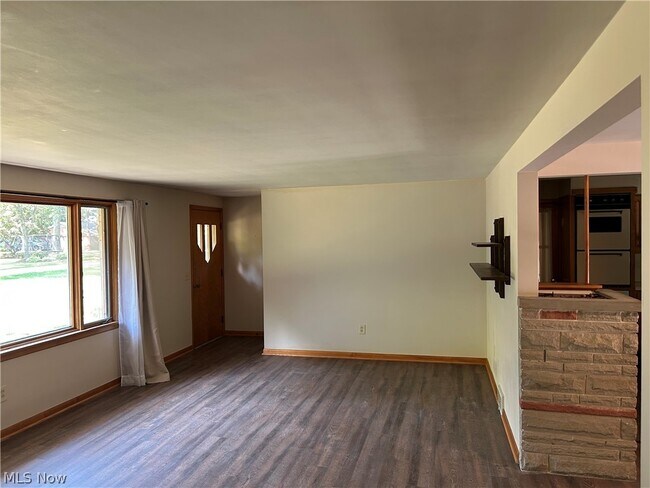 Building Photo - 4384 Parkdale Ave NW